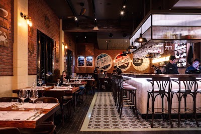 Raw Eatery & Wood Grill
