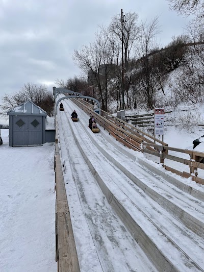 Kjør kjelken (Toboggan Slide) på Au 1884