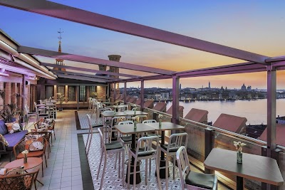Skyline Rooftop Bar, Venice