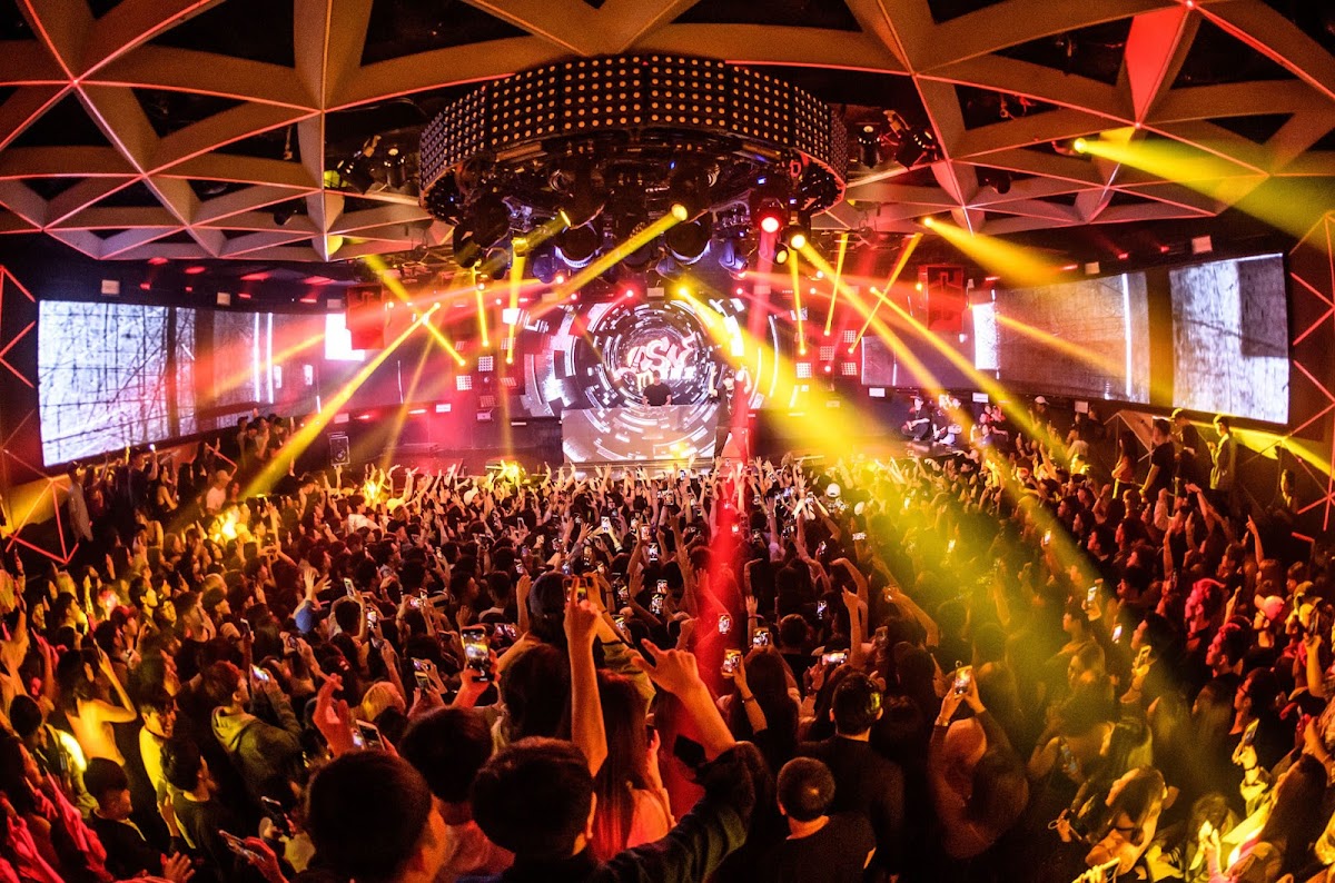 AI Nightclub — photo 2