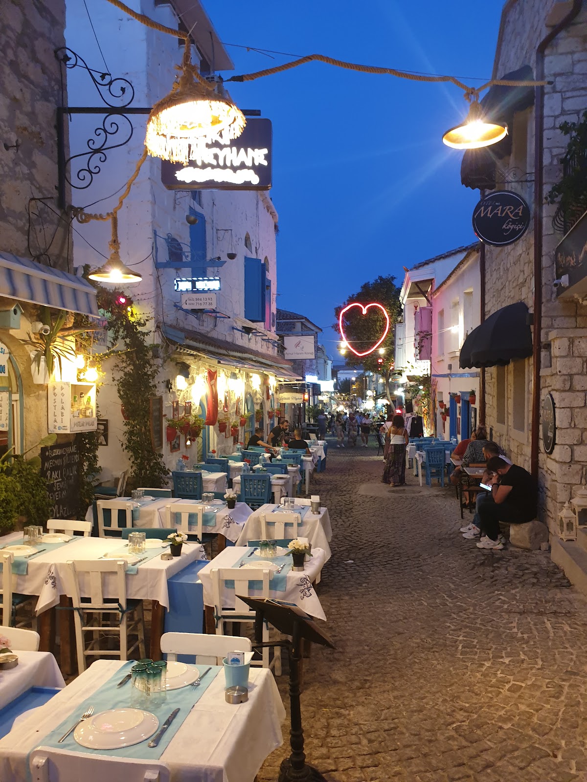 Şerefe Meyhane, Izmir