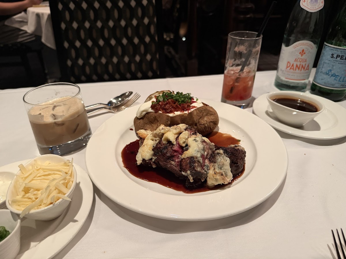 Hy's Steakhouse — photo 4