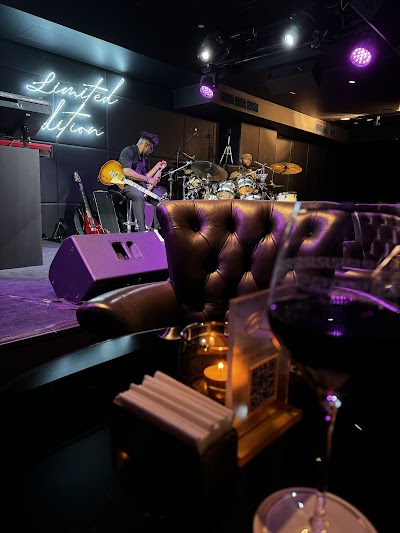 Q's Bar and Lounge