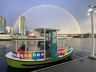 Nehmen Sie die Aquabus nach Granville Island