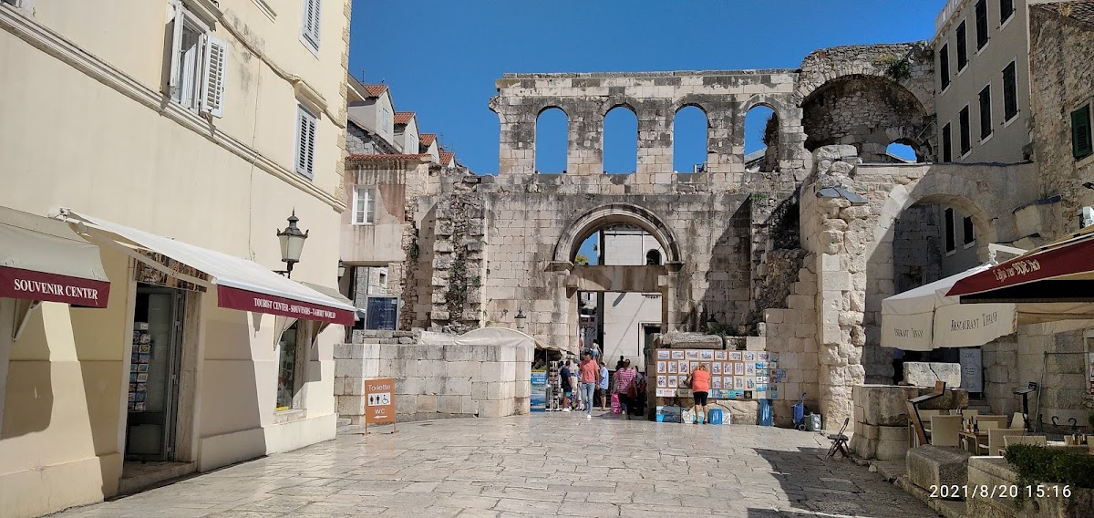 The Marvlvs Library Jazz Bar, Split