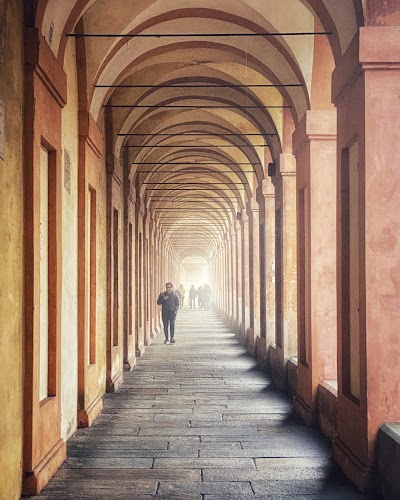 Den Portico di San Luca entlanggehen